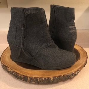 Grey Toms wedge boots